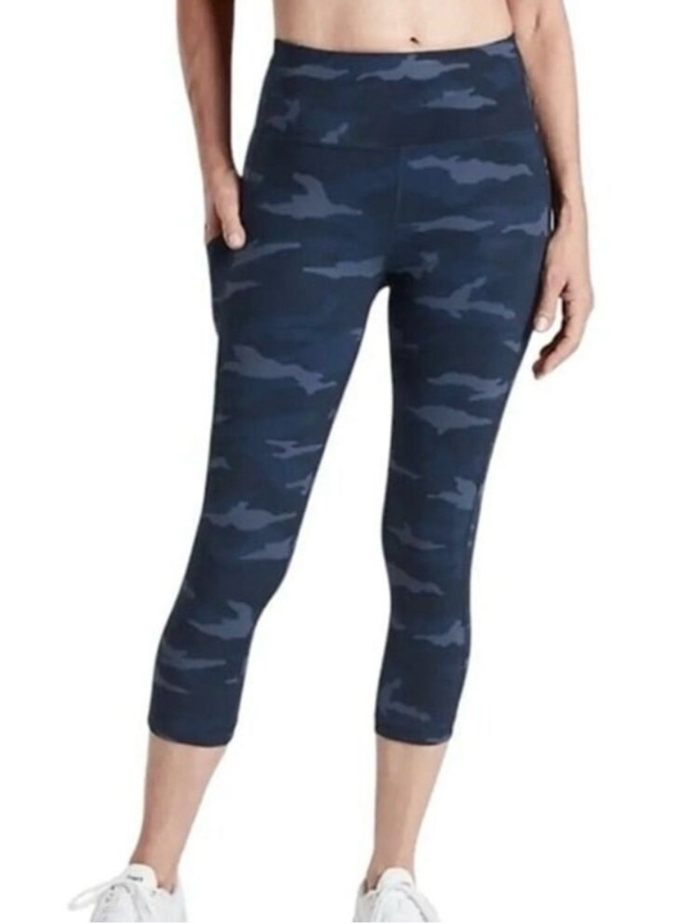 Athleta Ultimate Stash Pocket Camo Capri Medium Blue